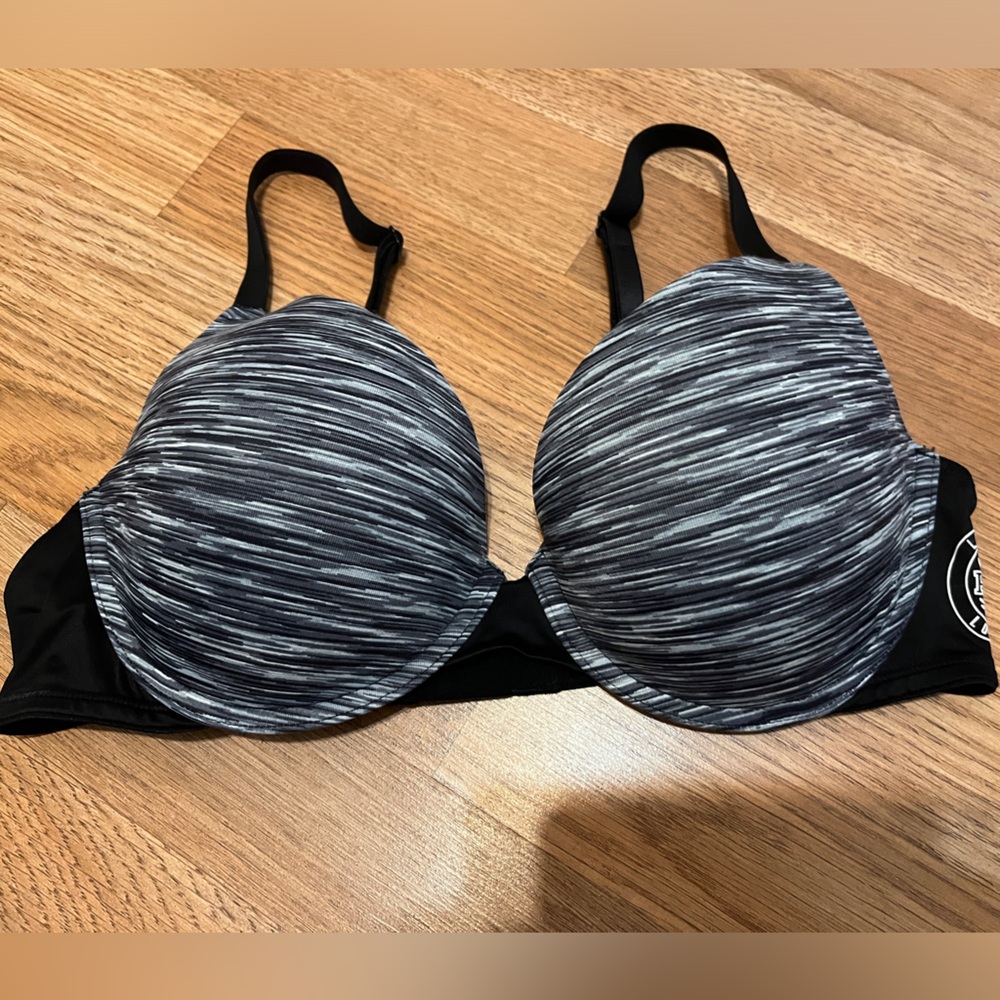 New without tags PINK bra